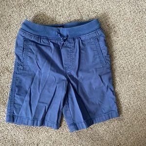 5 for $25 bundle! 
Like New! OshKosh B’gosh Boys Shorts
